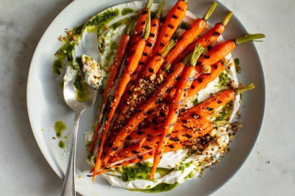 Grilled Carrots with Yogurt Sauce